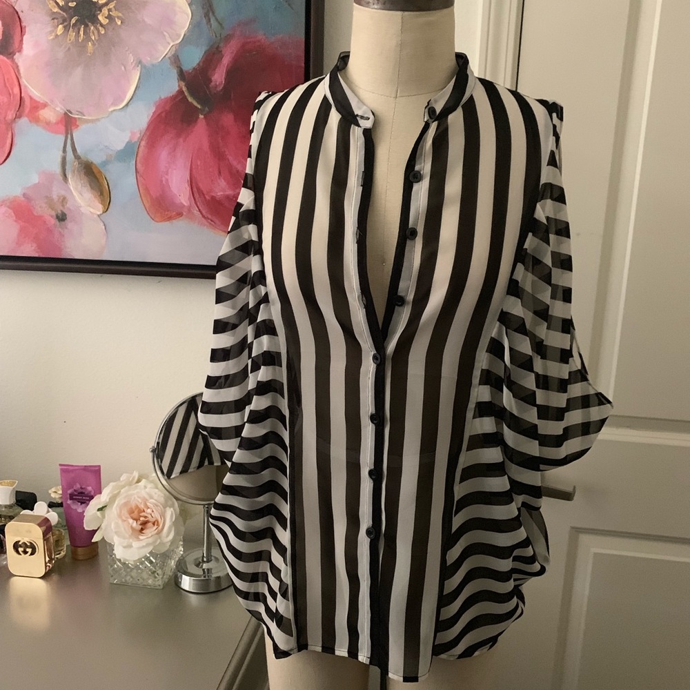 Women’s Button down top (Brand New)